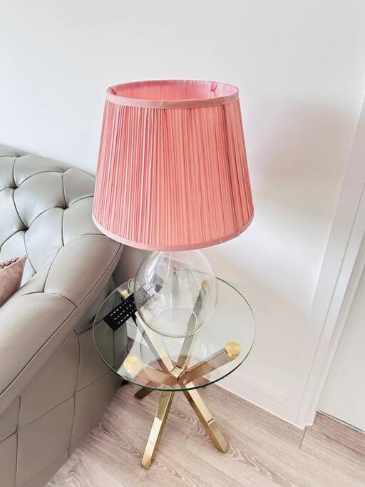 Central Derby Urban 2 Bedroom Flat - An Oasis Of Elegance! Free Parking And Wifi Suitable For Families And Professionals 외부 사진