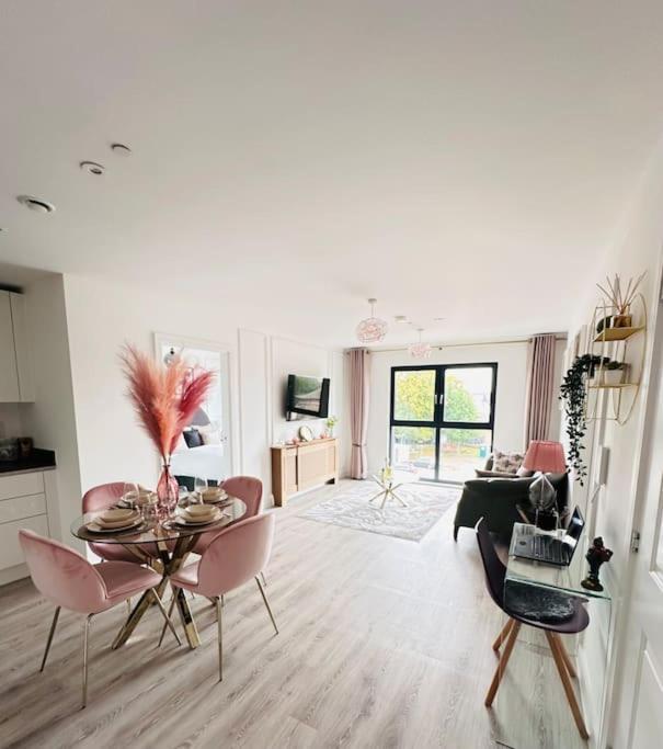 Central Derby Urban 2 Bedroom Flat - An Oasis Of Elegance! Free Parking And Wifi Suitable For Families And Professionals 외부 사진
